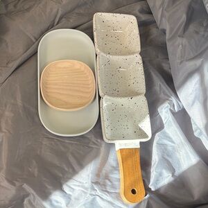 Speckled Ceramic Serving Tray with Wooden Handle